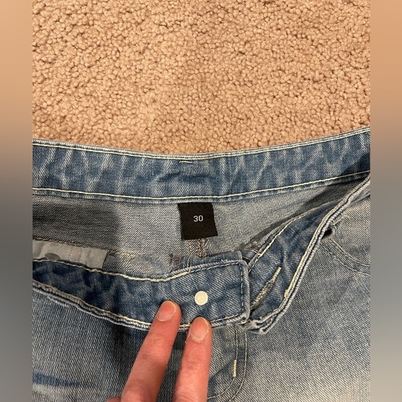 Women's (petite) Low Rise Distressed Denim Short - Picture 2 of 7